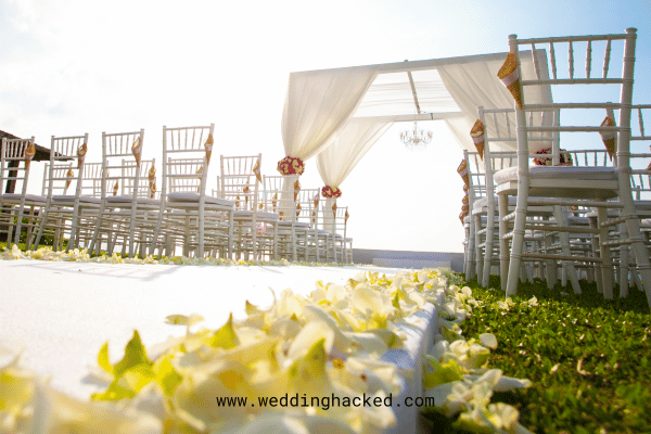 how wide should a wedding aisle be