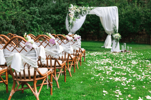 7 Ways To Hide The Bride At An Outdoor Wedding - Wedding Hacked