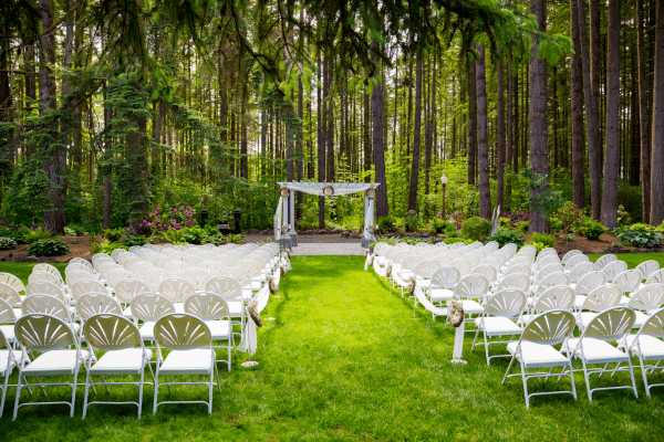 how to hide a bride at an outdoor wedding