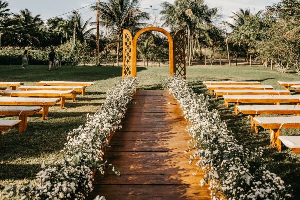 how wide and long should a wedding aisle be