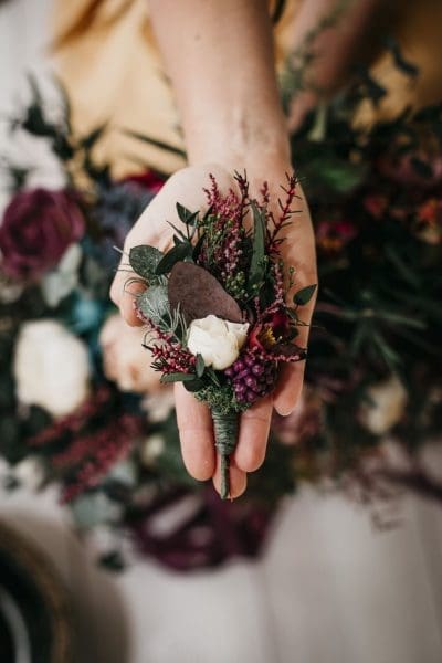 dark-moody-romantic-wedding-boutonniere