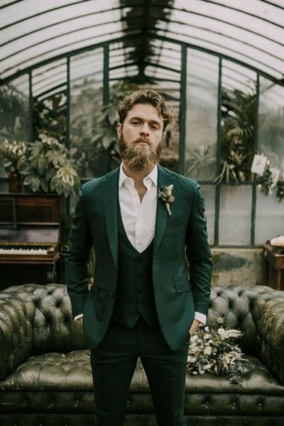 dark-moody-romantic-wedding-groom-suit