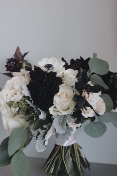 dark-moody-romantic-weddings-fall-flowers