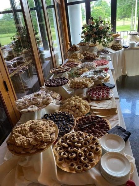 how-many-cookies-per-person-at-a-wedding-cookie-table