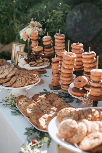 how-many-cookies-per-person-at-a-wedding-dessert-table
