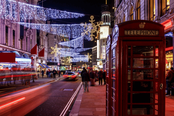 winter-bachelorette-party-ideas-destinations-uk-london-christmas