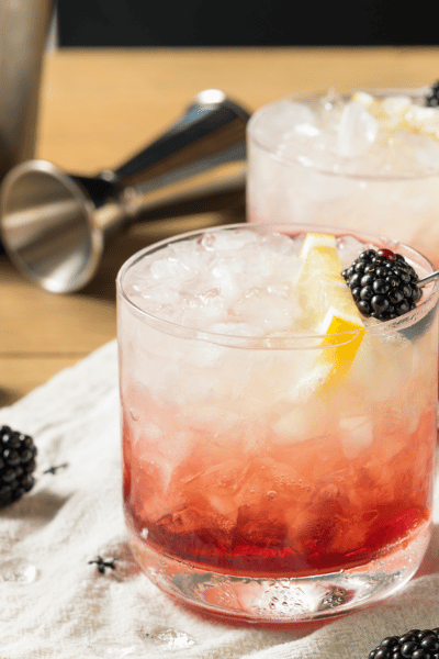 winter-wonderland-cocktails-gin-blackberry-bramble