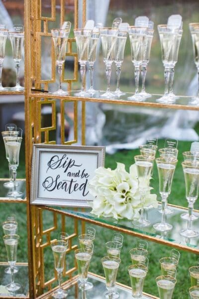 brunch-wedding-wedding-drinks-ideas-champagne-flute-seating-chart