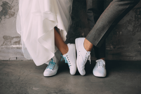 outdoor-wedding-attire-ideas-on-a-budget-sneakers