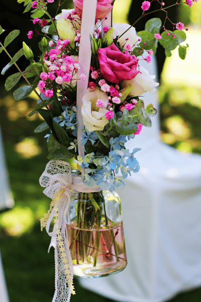 outdoor-wedding-decor-ideas-on-a-budget-glass-jars