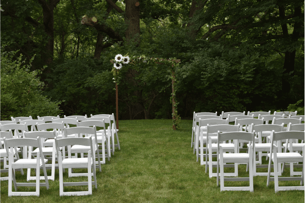 outdoor-wedding-venue-ideas-on-a-budget-camp-grounds