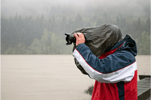 wedding-photographer-outfit-outfits-ideas-male-and-female-photographer-rain