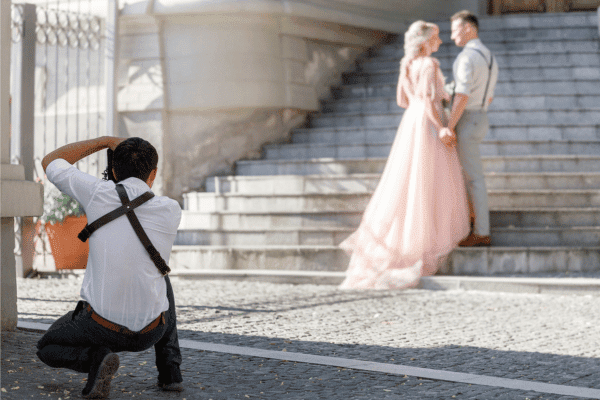 wedding-photographer-outfit-outfits-ideas-male-and-female-photographer-squatting