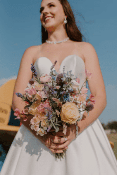 Spring-Wildflowers-Bridal-Bouquet-bride-holding