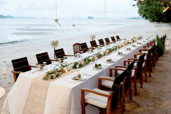 beach-wedding-table-decor-runner