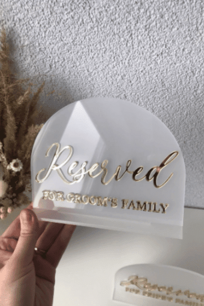 Acrylic arch reserved stand