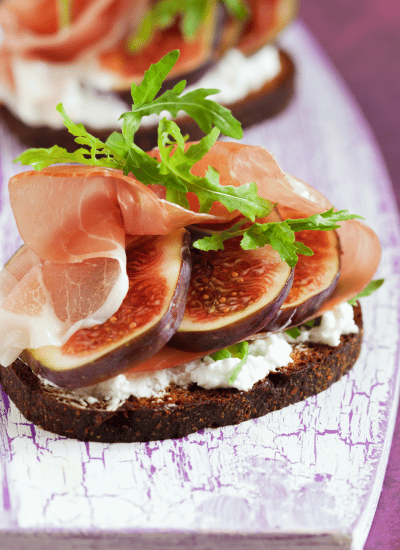 fig and prosciutto crostini