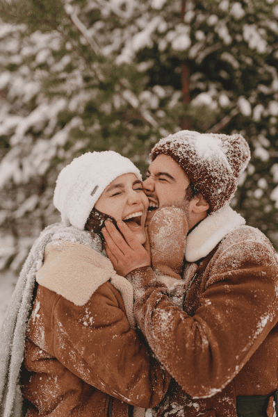 winter engagement photos outfit pictures ideas snow outdoors indoors christmas