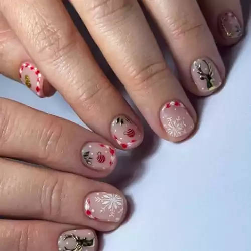 Christmas Press on Nails Short Square Fake Nails Xmas Candy Reindeer Snowflake Designs Christmas False Nails Cute Winter Glue on Nails Short Nails Press on Full Cover Acrylic Nails for Women 24Pcs