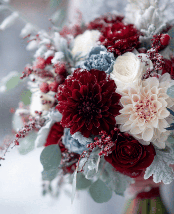 16 Classic And Creative Christmas Wedding Bouquets